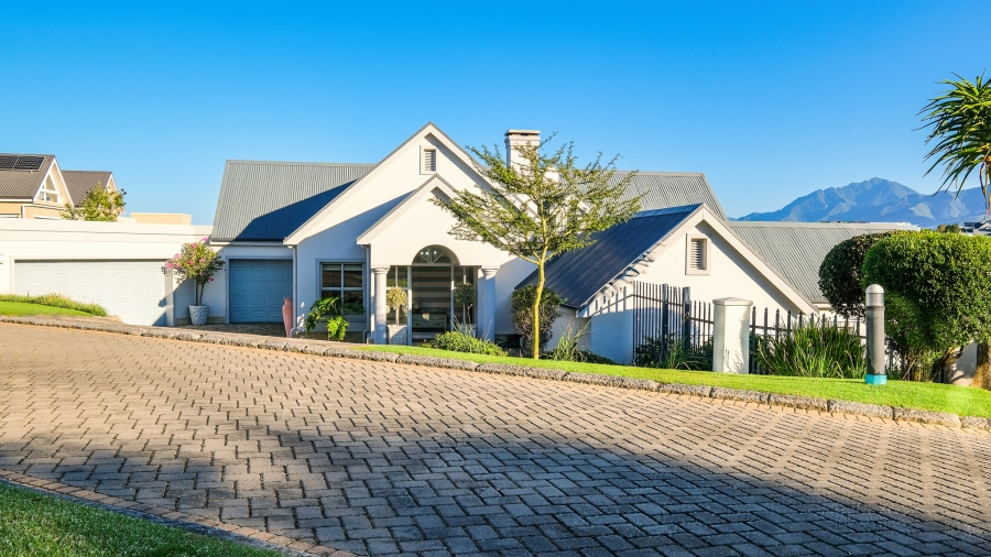 4 Bedroom Property for Sale in Kingswood Golf Estate Western Cape